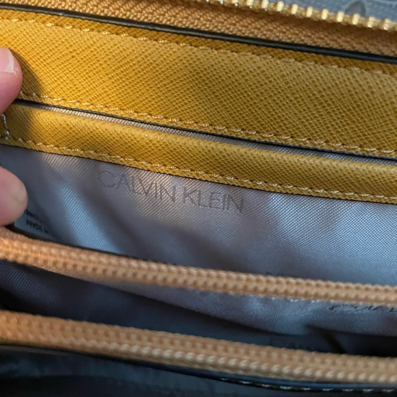 Calvin Klein small purse. - Picture 2 of 4